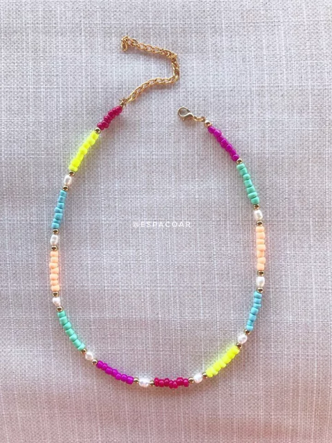 Colar beads tons pastéis e neon