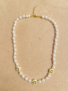 colar smile com pérolas