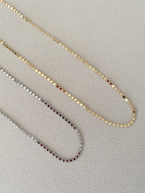 colar mini bolinhas achatadas
