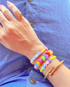 Pulseira corações coloridos - comprar online