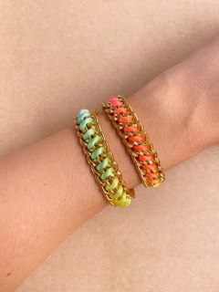Pulseira de corrente com fio colorido 