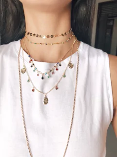 Colar amuletos rainbow dourado na internet