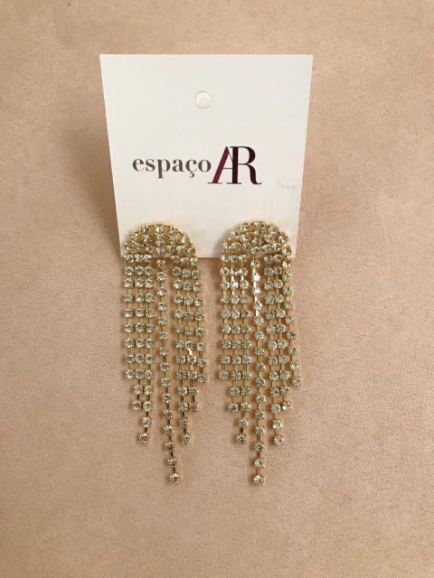 Brinco brilhos dourado