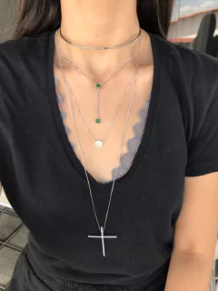 Crucifixo prateado na internet