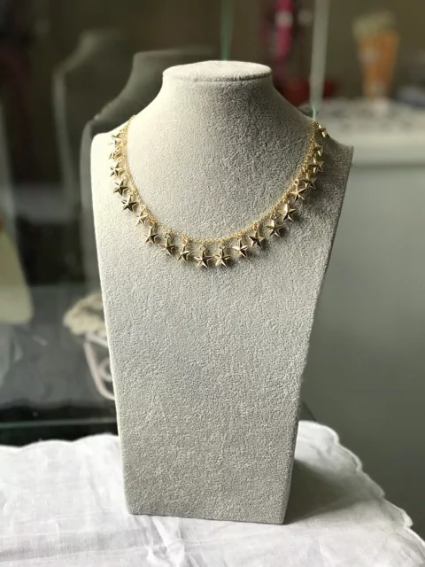 Colar estrelas grandes penduradas