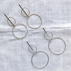 Brinco geométrico redondo