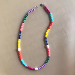 Colar arcos-íris com pérolas naturais