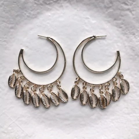 Argola búzios pendurados