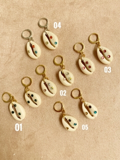 brinco búzio natural com brilhos