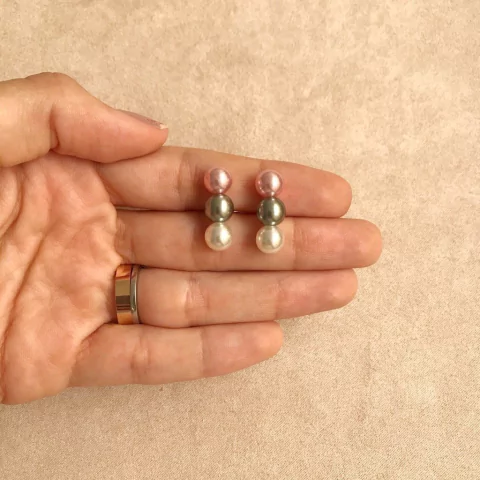 Ear cuff pérola negra, branca e rosa