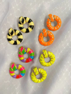 Brinco boia esmaltado 