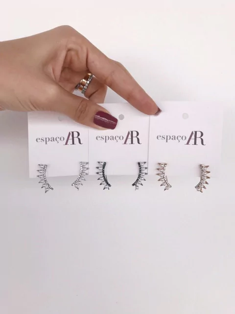 Ear cuff espetado com pérolas