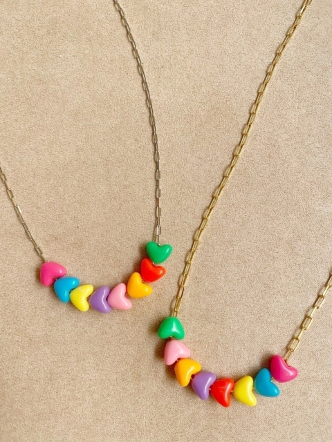 Colar corações coloridos 