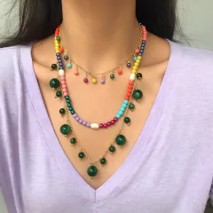 Colar arcos-íris com pérolas naturais na internet