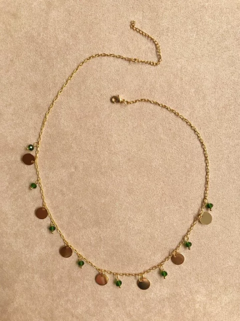 Colar medalhinhas com zirconias esmeralda