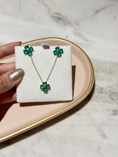 conjunto trevo de quatro folhas na internet