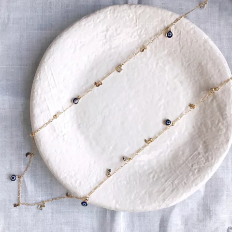 Colar amuletos longo