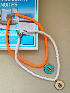 Colar discos com pingente redondo de búzios 