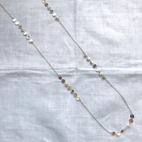 Colar medalhinhas espaçadas