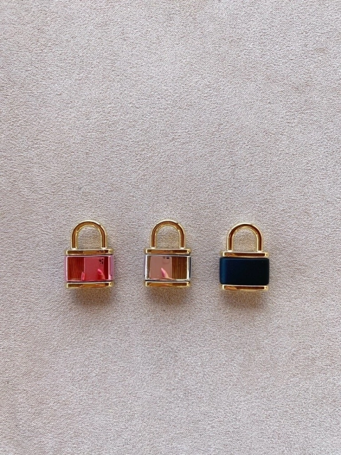 Pingentes cadeados achatados