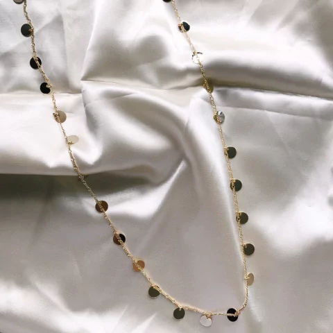 Colar de medalhas comprido