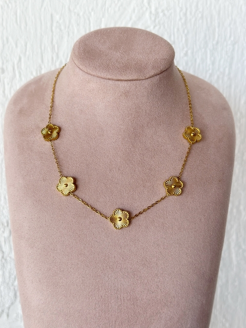 colar trevo dourado