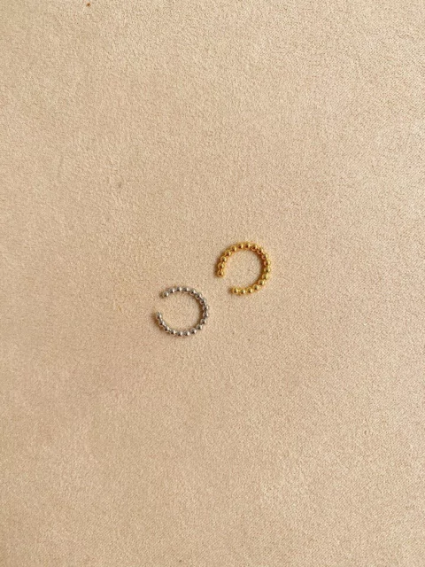 Piercing mini bolinhas