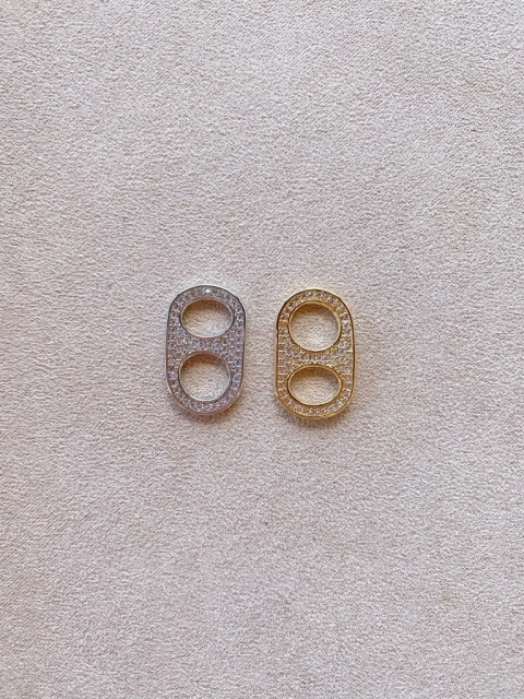 Pingente tampinha cravejado