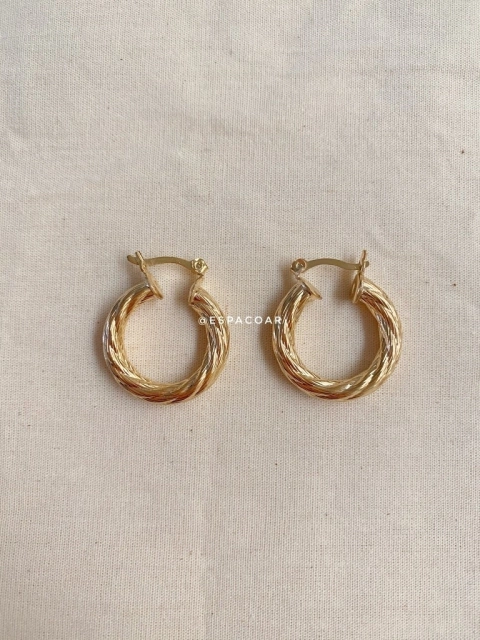 Argola vintage torcida dourada