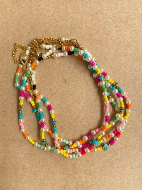 colar colorido com pedras turquesa