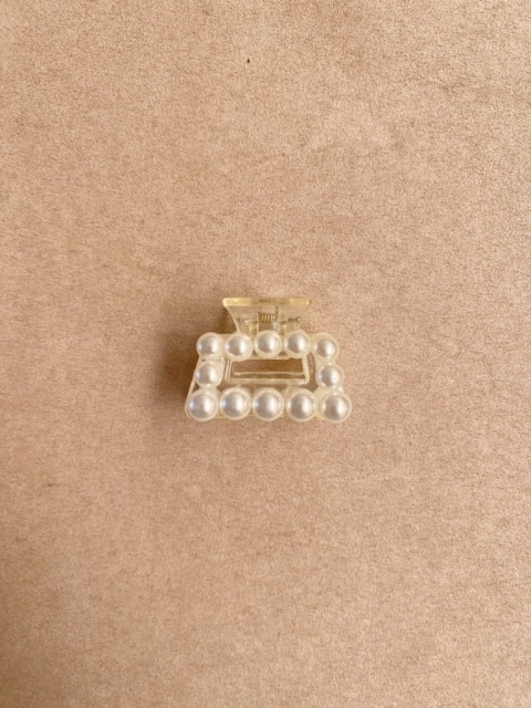 presilha quadrada com pérolas