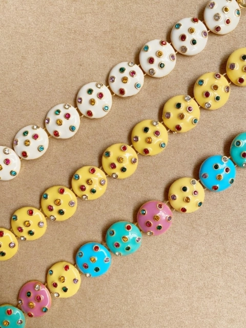 colar botões esmaltados