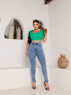 Calça Jeans com Cinta na internet