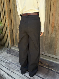 Pantalón de gabardina con cinto en internet