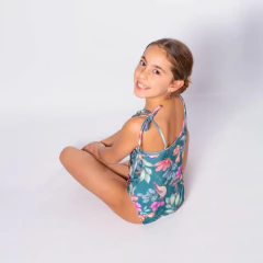 Entera Justi Bird en internet