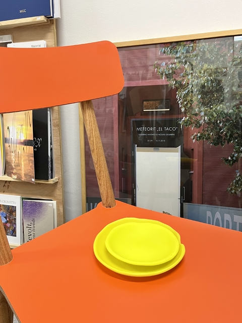 Plato de vidrio amarillo fluo - Teresa Garay - comprar online