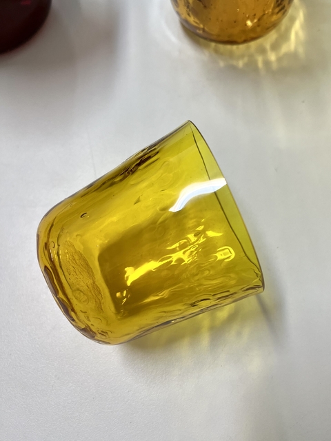 Vasito de vidrio amarillo - Teresa Garay