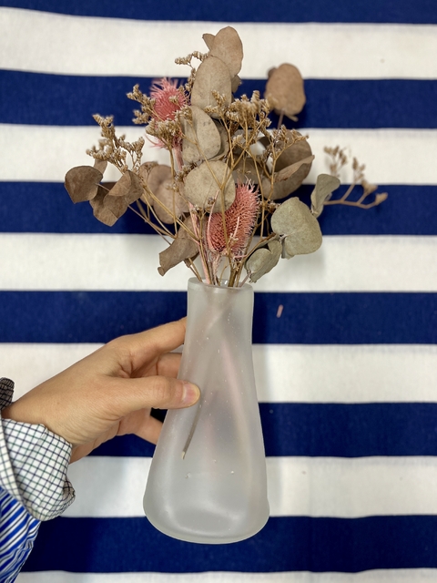 Florero de vidrio esmerilado - Teresa Garay
