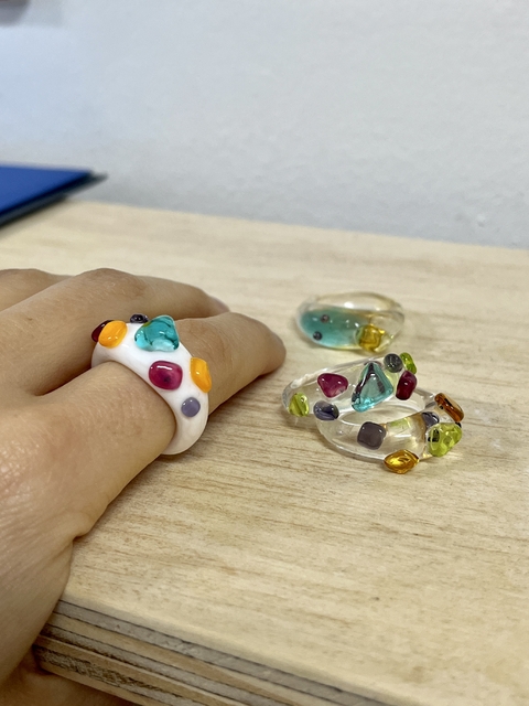 Anillo de vidrio piedras - Fuego García