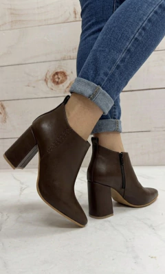 Lupe chocolate cuero