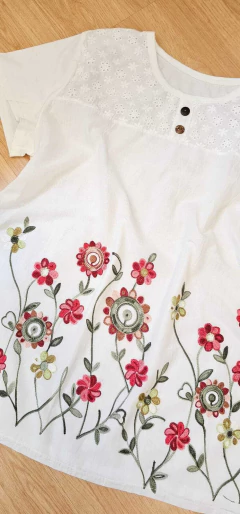 Blusa Feminina em Algodão Bordada