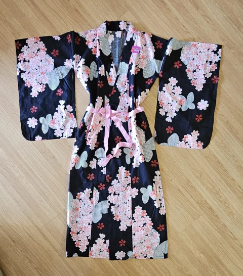 Yukata Preta Flor Sakura em Algodão