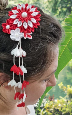 Kanzashi Dália Vermelho com Branco na internet