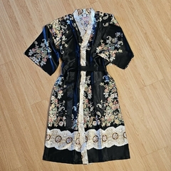 Kimono Longo Feminino em cetim fino Preto - Floral - Kimonos Liberdade