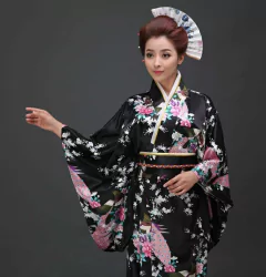 Yukata Feminina Preta Com Estampa De Pavão - Tam Único - loja online