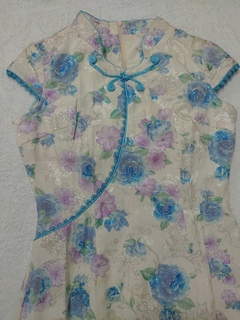 Vestido Oriental Flores e Borboletas na internet