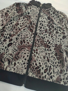 Blusa meia estação animal print - comprar online