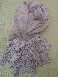 Lenço feminino - Echarpe Violeta com renda - modelo 2