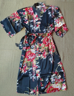 Kimono De Cetim Longo Preto Estampa Flor Fortuna