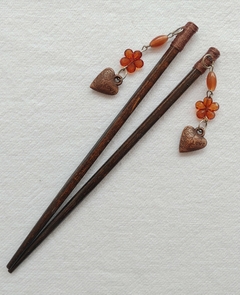 Hashi para cabelo em madeira com pingente - Par marrom escuro